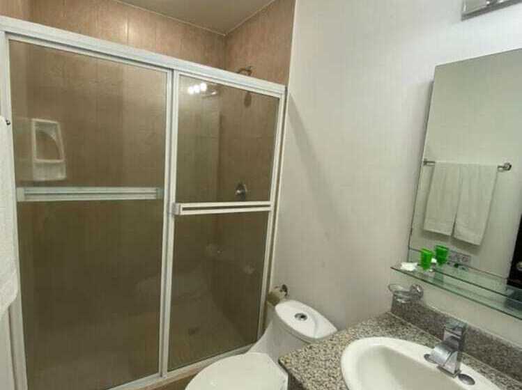 Отель Coronado Inn