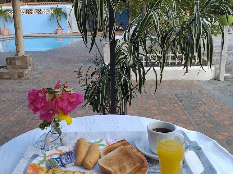 Отель Coronado Inn