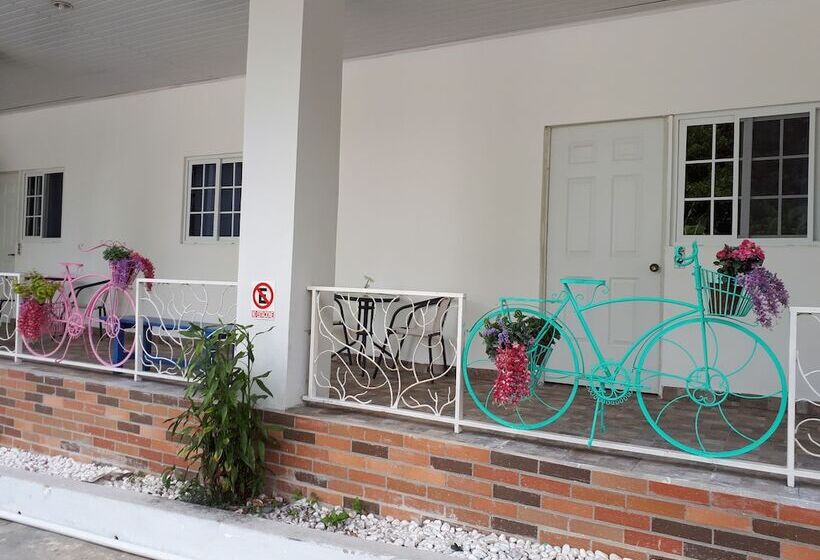 Отель Coronado Inn