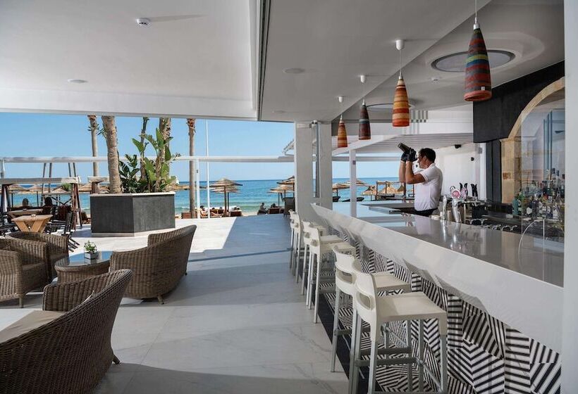 ホテル High Beach White  Adults Only