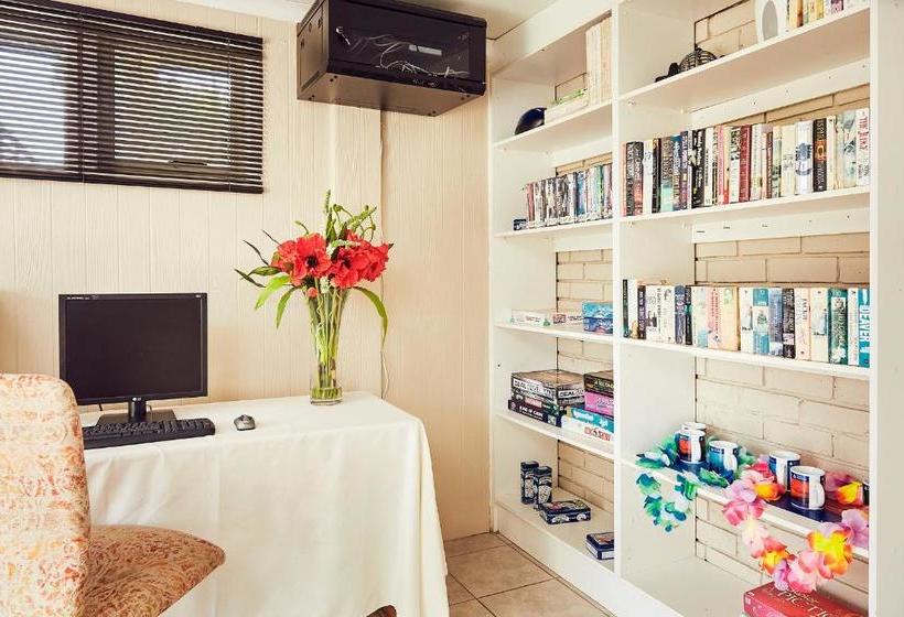 هتل First Group Kowie River Chalets