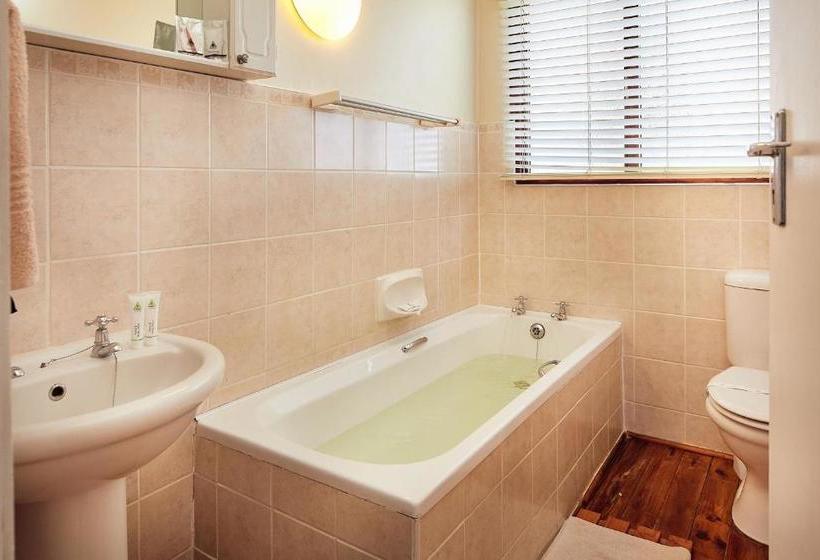 هتل First Group Kowie River Chalets