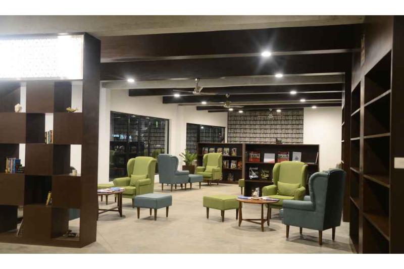 בית מלון כפרי Mahindra World City Club