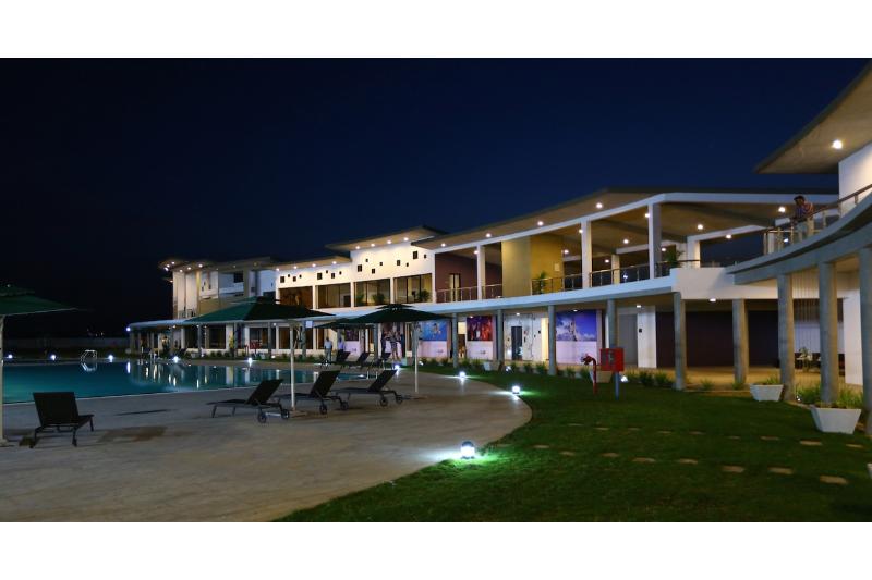 בית מלון כפרי Mahindra World City Club