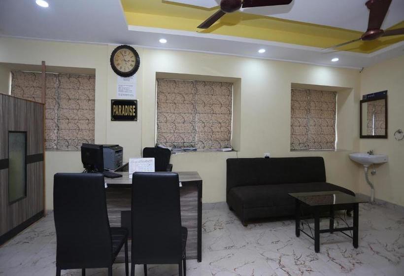 Отель Fab Paradise Inn I