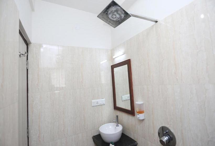 Отель Fab Paradise Inn I