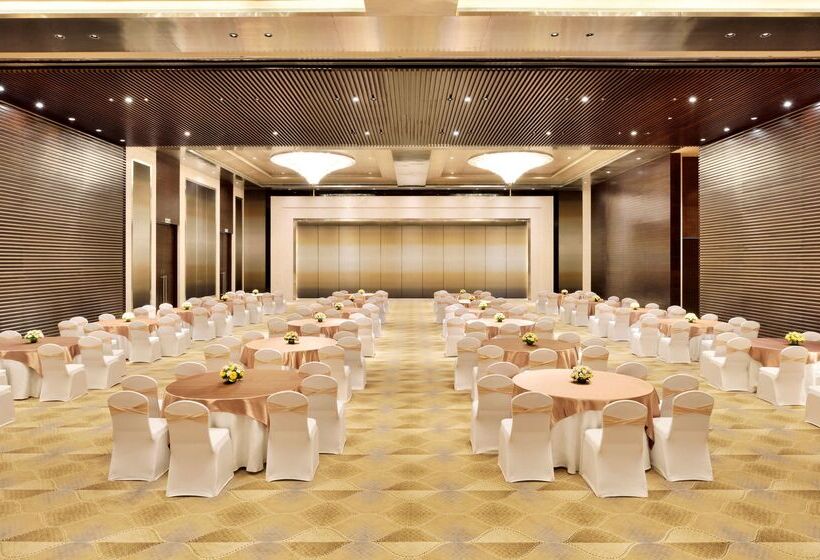 هتل Radisson Blu Coimbatore