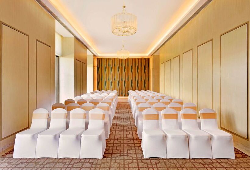 هتل Radisson Blu Coimbatore