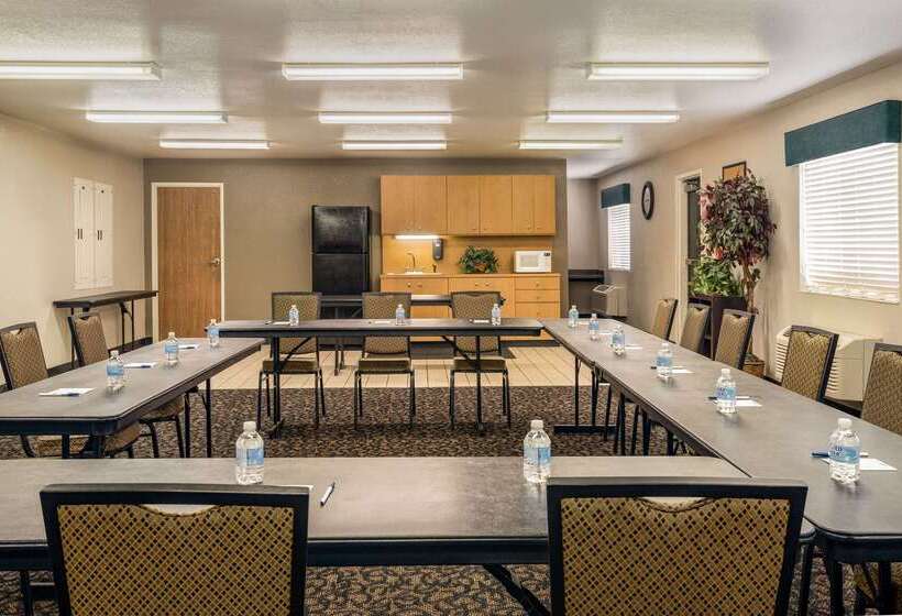 فندق Travelodge By Wyndham Wellington Ks