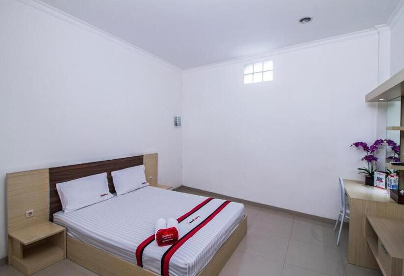 Пансион Reddoorz @ Jatiwaringin