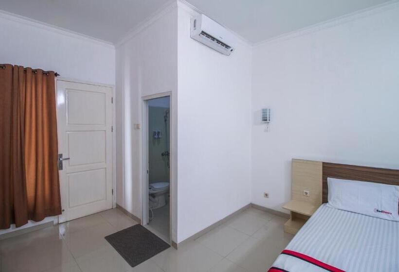 Пансион Reddoorz @ Jatiwaringin