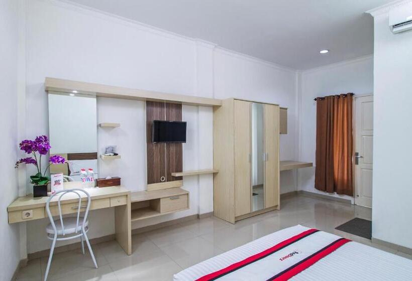 Пансион Reddoorz @ Jatiwaringin