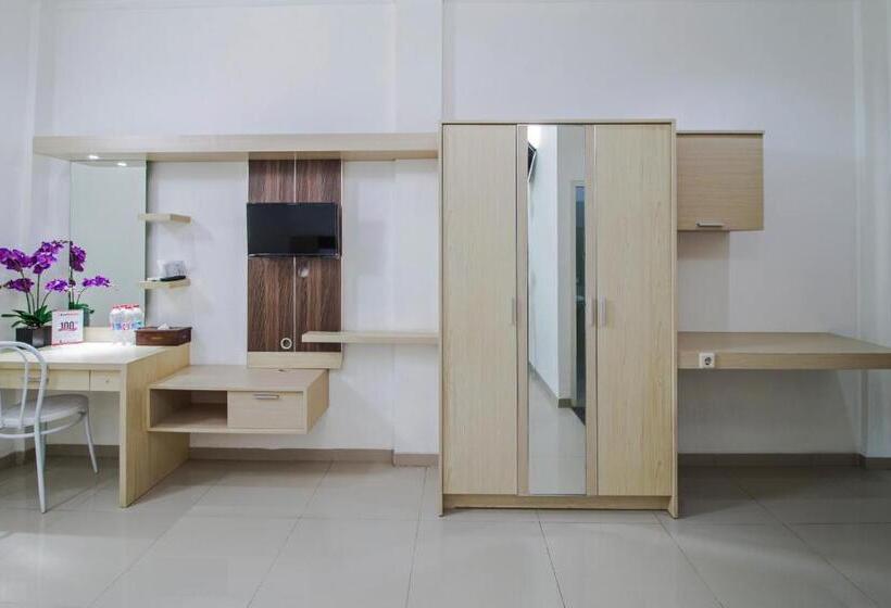 Пансион Reddoorz @ Jatiwaringin