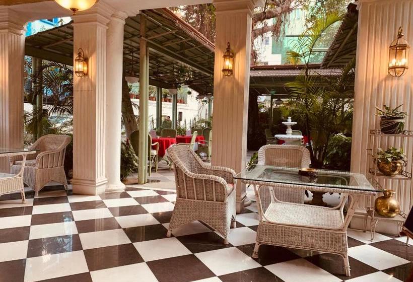 Отель The Elgin Fairlawn Kolkata