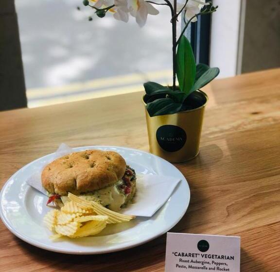 هتل Academy Plaza