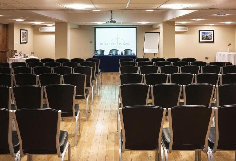 هتل Academy Plaza