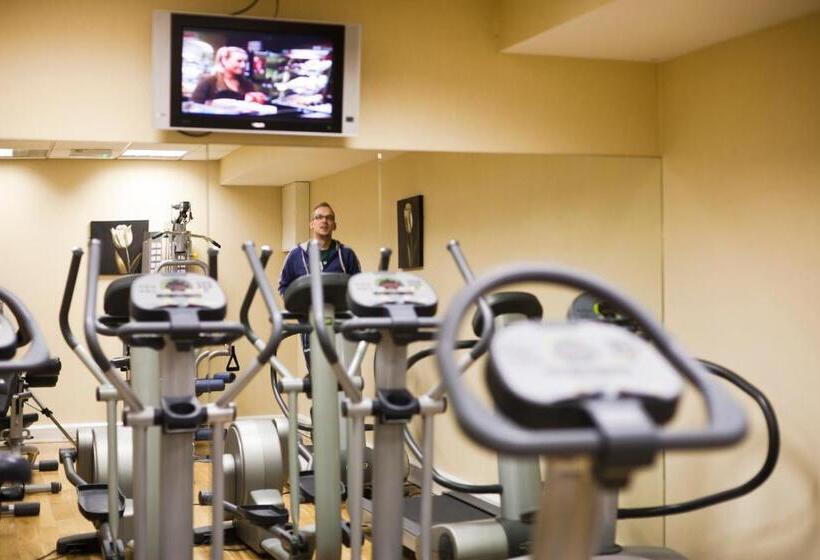 هتل Academy Plaza