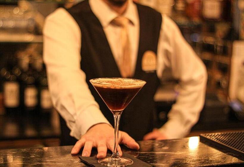 هتل Academy Plaza