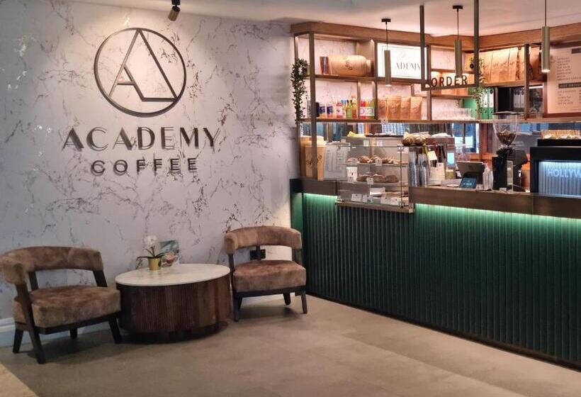 هتل Academy Plaza