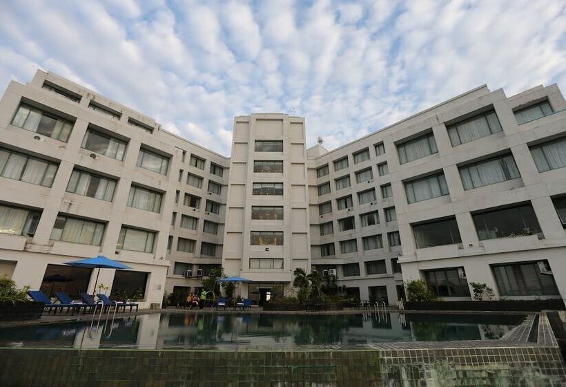 호텔 Aryaduta Manado