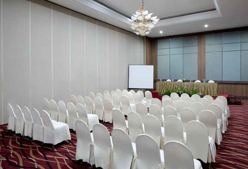 هتل Aryaduta Manado