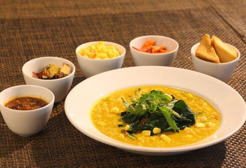 هتل Aryaduta Manado