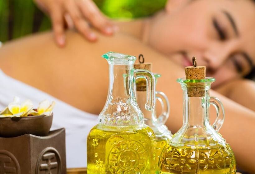 هتل Aryaduta Manado