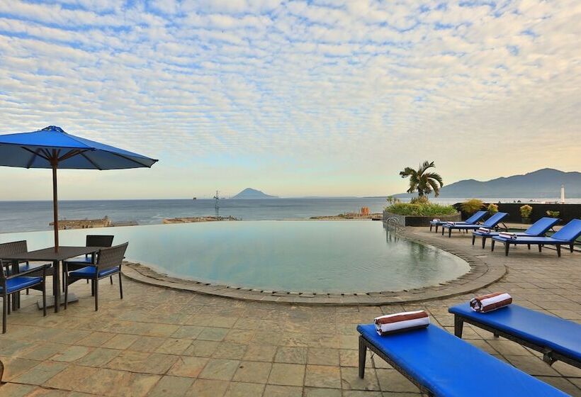 هتل Aryaduta Manado