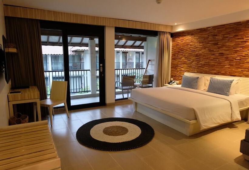 فندق Away Bali Legian Camakila Resort