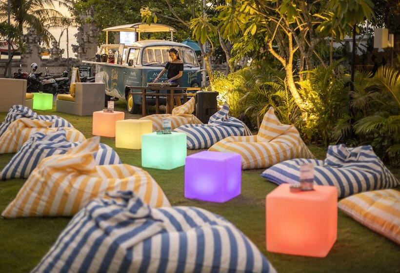 בית מלון כפרי Away Bali Legian Camakila Resort