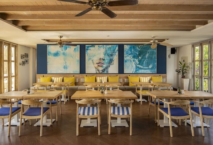 בית מלון כפרי Away Bali Legian Camakila Resort