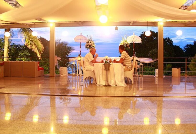فندق Away Bali Legian Camakila Resort