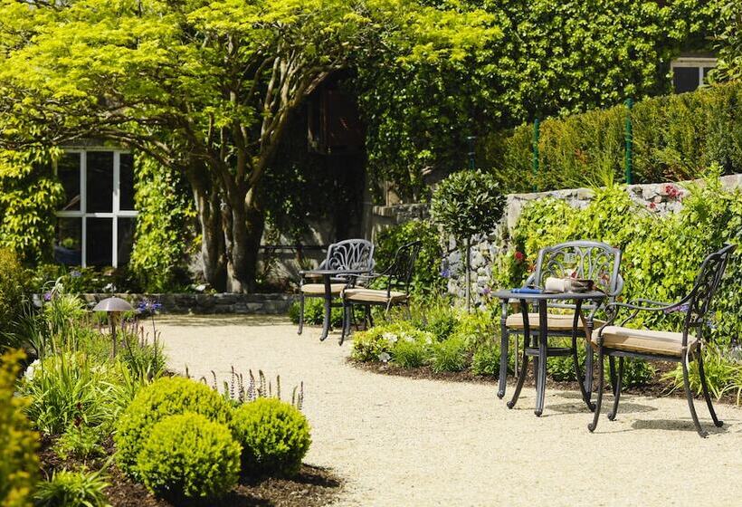 فندق Ballynahinch Castle