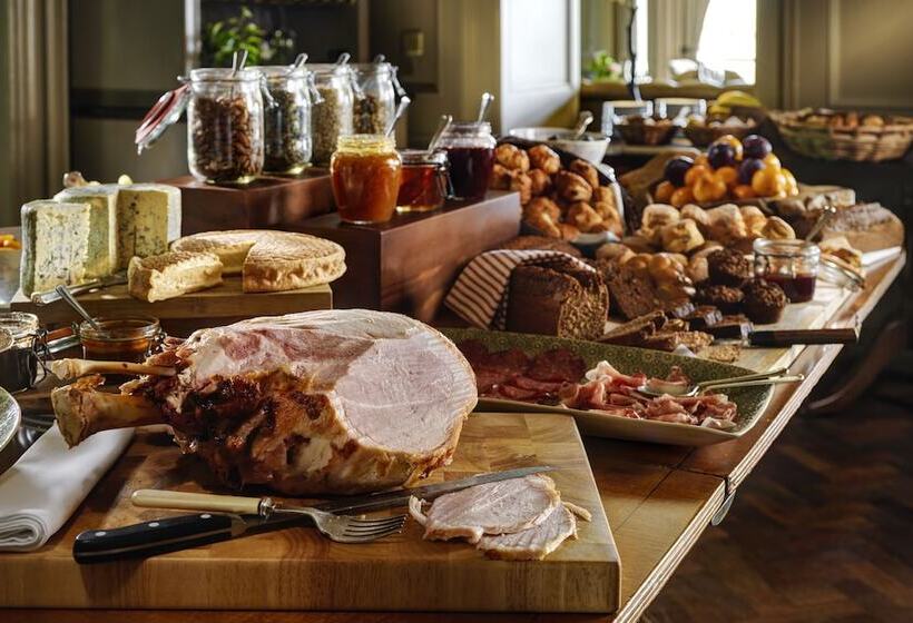 فندق Ballynahinch Castle