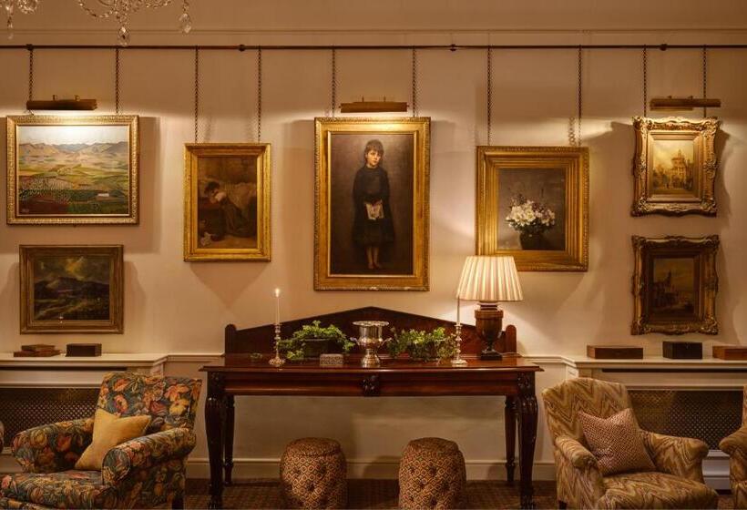 فندق Ballynahinch Castle