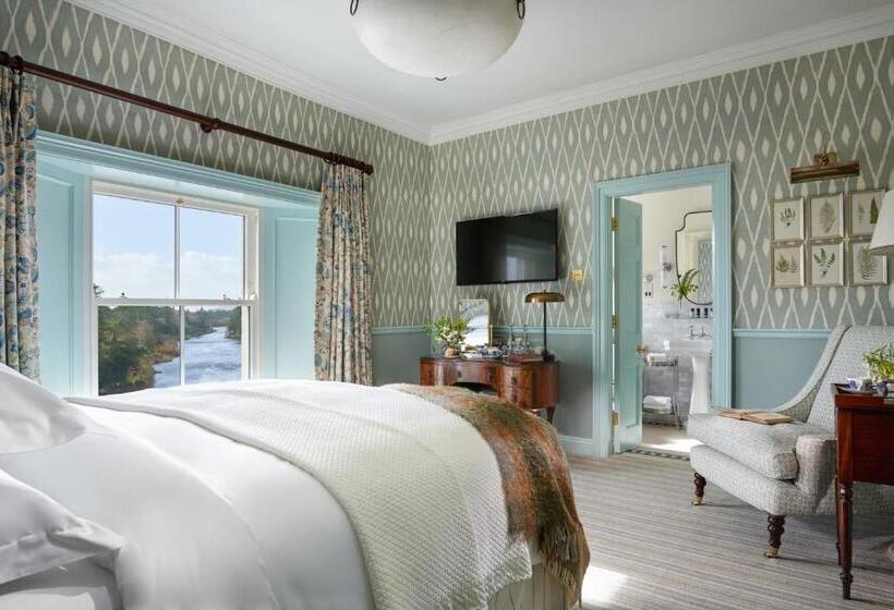 فندق Ballynahinch Castle