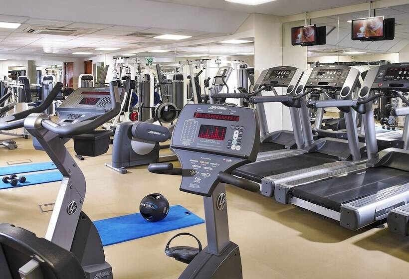 בית מלון כפרי Camden Court