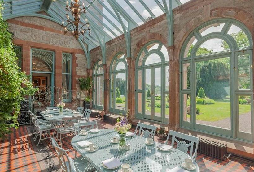 فندق Castle Leslie Estate