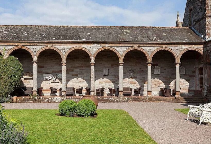 فندق Castle Leslie Estate