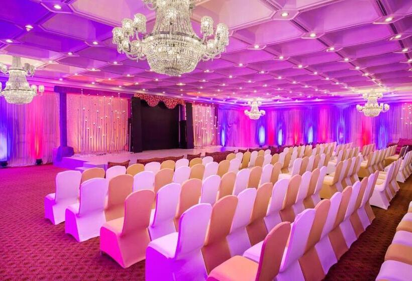 هتل Crowne Plaza Chennai Adyar Park