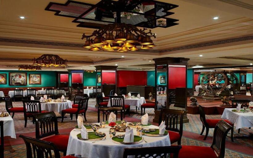 هتل Crowne Plaza Chennai Adyar Park