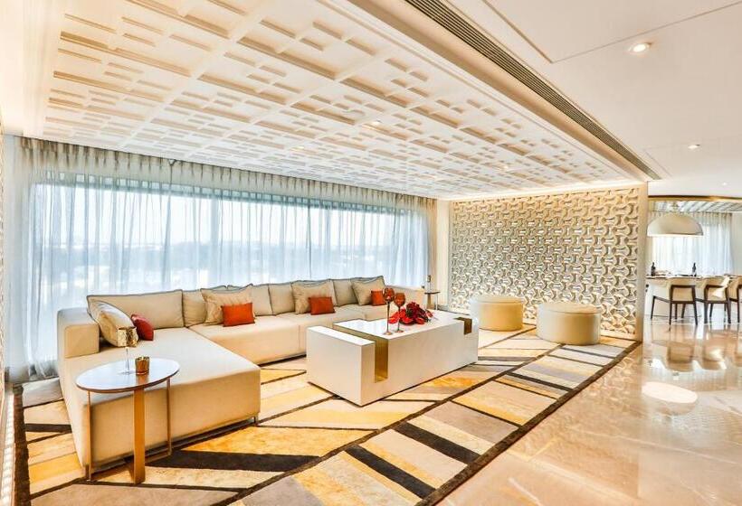 هتل Crowne Plaza Chennai Adyar Park