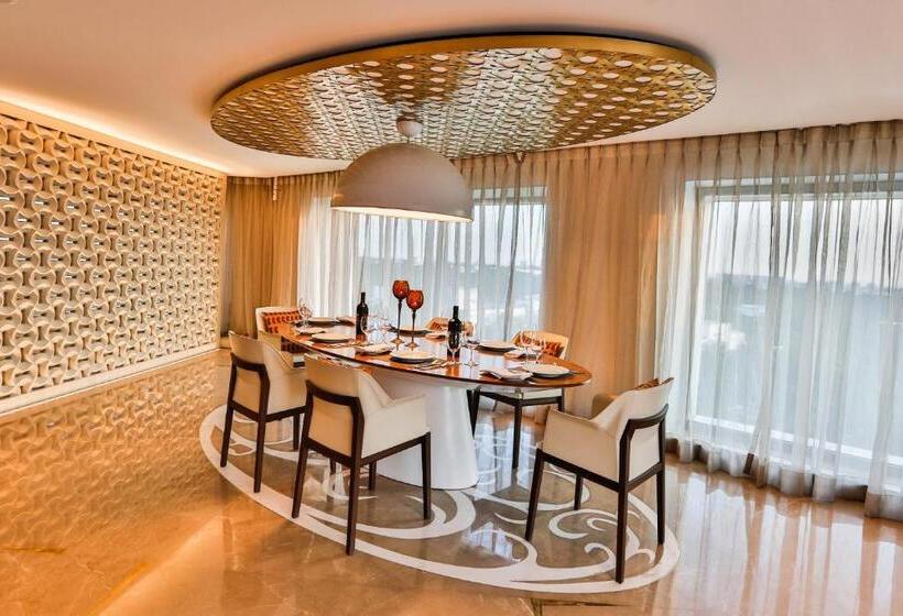 هتل Crowne Plaza Chennai Adyar Park