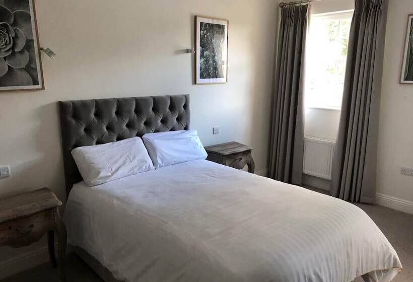 Отель Dundrum House