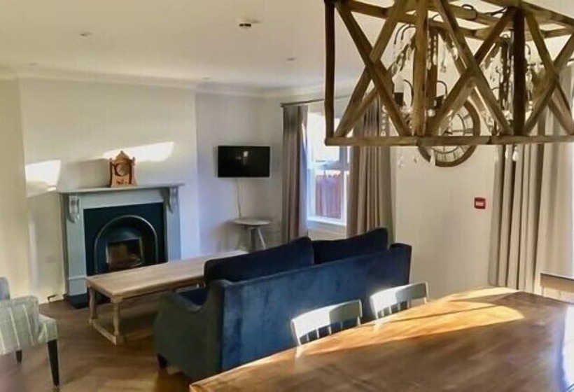 Отель Dundrum House