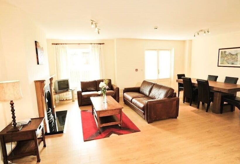 Отель Dundrum House