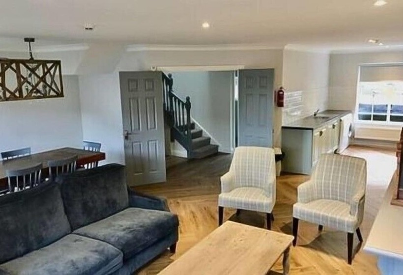 Отель Dundrum House