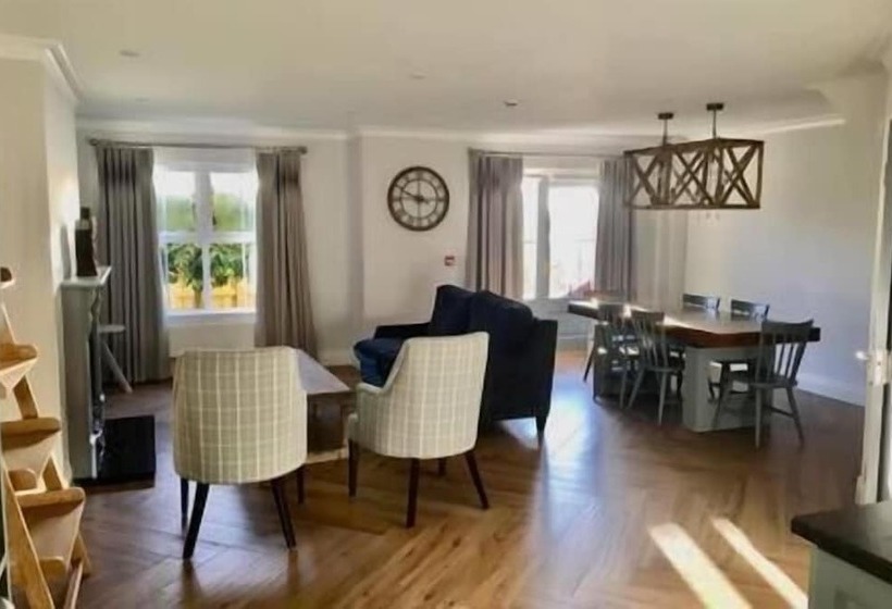 Отель Dundrum House