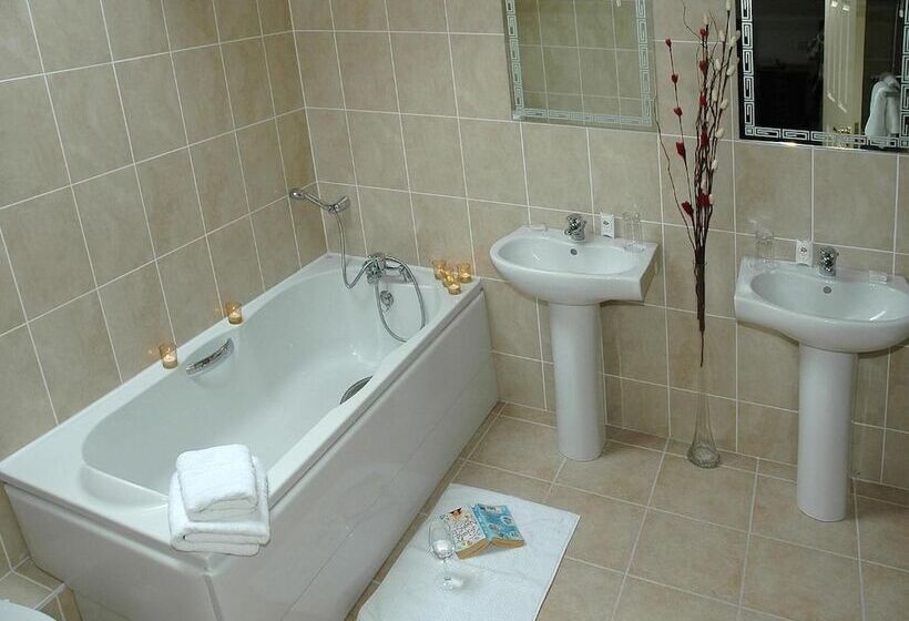 Отель Dundrum House