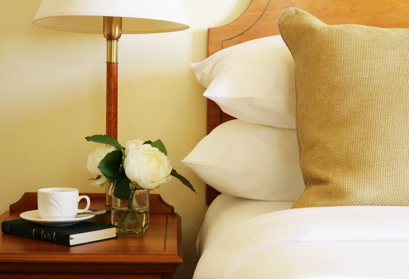 Galway Bay Hotel Conference & Leisure Centre